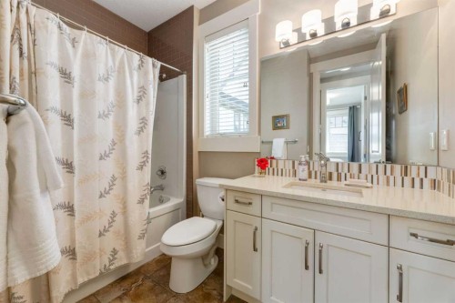 76 Dieppe Drive Sw, Calgary, AB - Indoor Photo Showing Bathroom