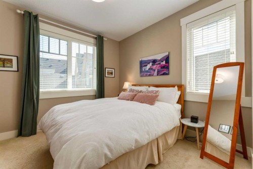76 Dieppe Drive Sw, Calgary, AB - Indoor Photo Showing Bedroom