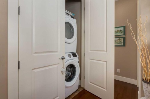 76 Dieppe Drive Sw, Calgary, AB - Indoor Photo Showing Laundry Room