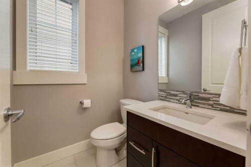 76 Dieppe Drive Sw, Calgary, AB - Indoor Photo Showing Bathroom