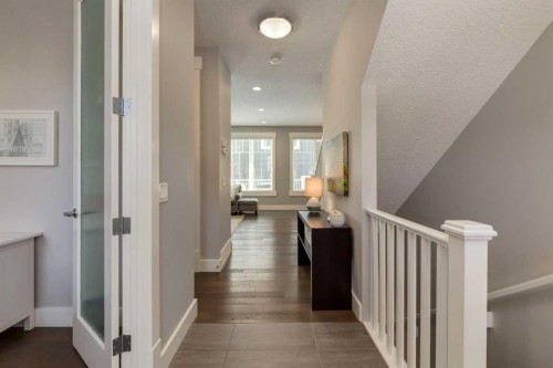 76 Dieppe Drive Sw, Calgary, AB - Indoor Photo Showing Other Room