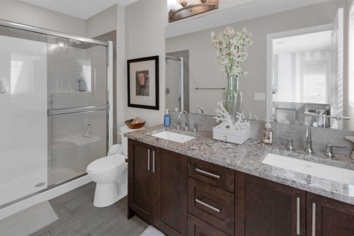 216 Sundown Road, Cochrane, AB - Indoor Photo Showing Bathroom