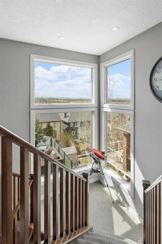 88 Crestridge Way Sw, Calgary, AB - Indoor Photo Showing Other Room
