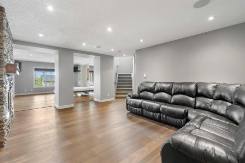 88 Crestridge Way Sw, Calgary, AB - Indoor Photo Showing Living Room
