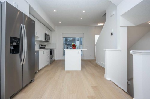 302-8535 19 Avenue Se, Calgary, AB - Indoor Photo Showing Kitchen