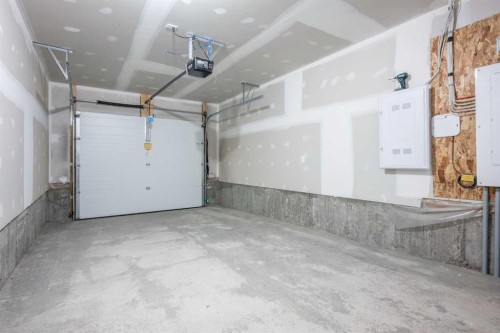 302-8535 19 Avenue Se, Calgary, AB - Indoor Photo Showing Garage