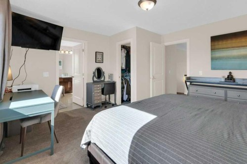 26 Heritage Landing, Cochrane, AB - Indoor Photo Showing Bedroom