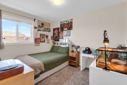 26 Heritage Landing, Cochrane, AB - Indoor Photo Showing Bedroom