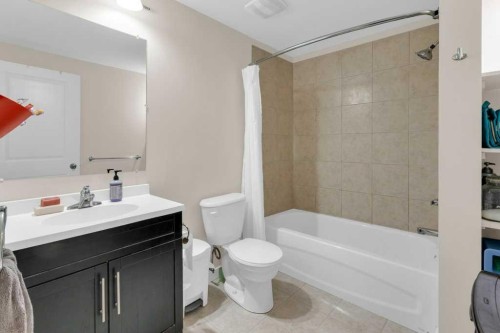 26 Heritage Landing, Cochrane, AB - Indoor Photo Showing Bathroom