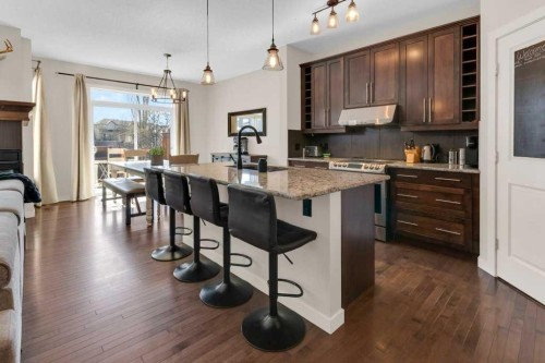 26 Heritage Landing, Cochrane, AB - Indoor Photo Showing Kitchen With Upgraded Kitchen