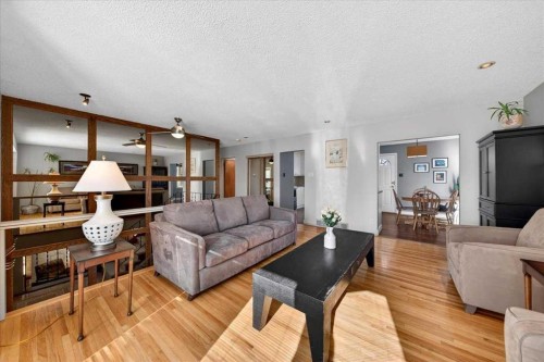 332 Whitney Crescent Se, Calgary, AB - Indoor Photo Showing Living Room