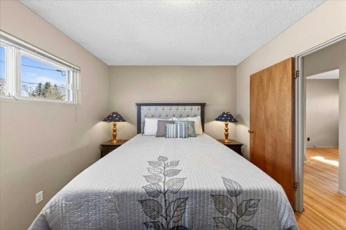 332 Whitney Crescent Se, Calgary, AB - Indoor Photo Showing Bedroom