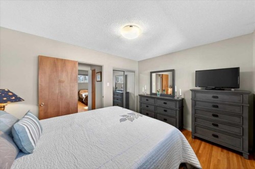 332 Whitney Crescent Se, Calgary, AB - Indoor Photo Showing Bedroom