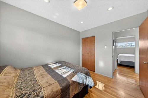 332 Whitney Crescent Se, Calgary, AB - Indoor Photo Showing Bedroom