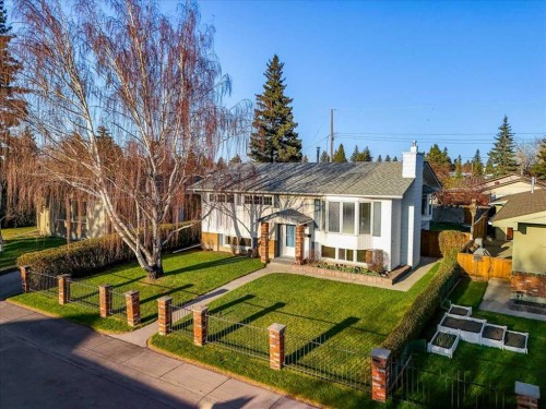 332 Whitney Crescent Se, Calgary, AB - Outdoor