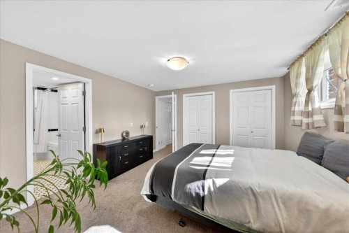 332 Whitney Crescent Se, Calgary, AB - Indoor Photo Showing Bedroom