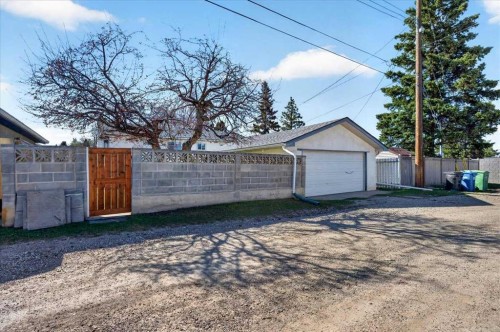 332 Whitney Crescent Se, Calgary, AB - Outdoor