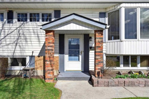 332 Whitney Crescent Se, Calgary, AB - Outdoor