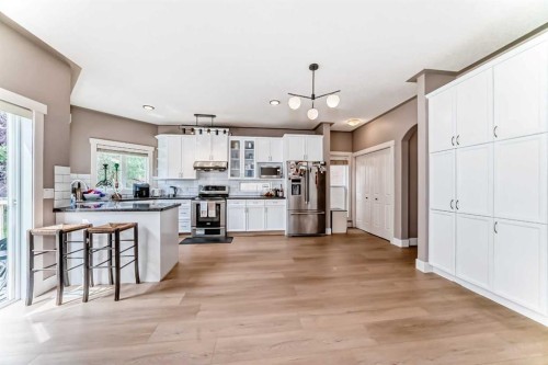 57 Sherwood Terrace Nw, Calgary, AB - Indoor Photo Showing Kitchen