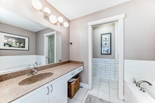 57 Sherwood Terrace Nw, Calgary, AB - Indoor Photo Showing Bathroom