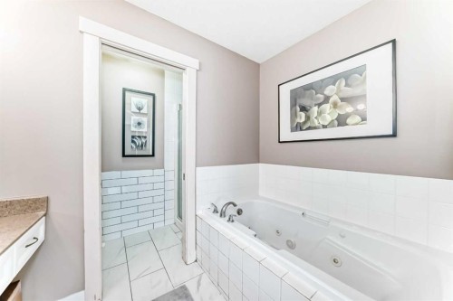 57 Sherwood Terrace Nw, Calgary, AB - Indoor Photo Showing Bathroom