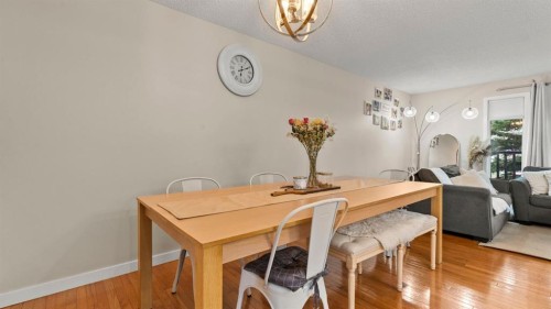 2416 Woodview Drive Sw, Calgary, AB - Indoor