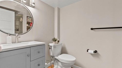 2416 Woodview Drive Sw, Calgary, AB - Indoor Photo Showing Bathroom