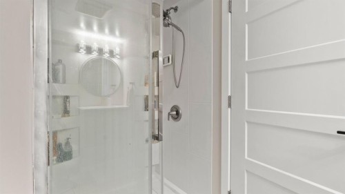 2416 Woodview Drive Sw, Calgary, AB - Indoor Photo Showing Bathroom