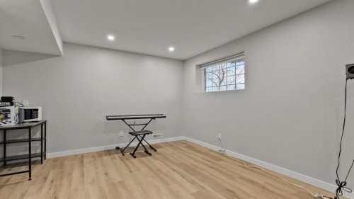 2416 Woodview Drive Sw, Calgary, AB - Indoor Photo Showing Other Room