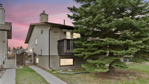 2416 Woodview Drive Sw, Calgary, AB - Outdoor
