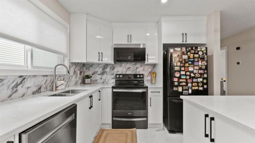 2416 Woodview Drive Sw, Calgary, AB - Indoor Photo Showing Kitchen With Double Sink With Upgraded Kitchen