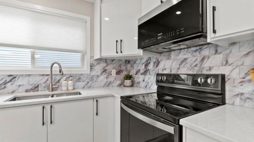 2416 Woodview Drive Sw, Calgary, AB - Indoor Photo Showing Kitchen With Double Sink With Upgraded Kitchen