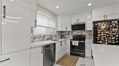 2416 Woodview Drive Sw, Calgary, AB - Indoor Photo Showing Kitchen With Double Sink With Upgraded Kitchen