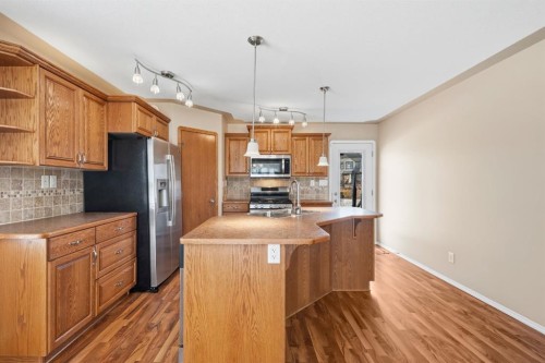 64 Isbister Close, Red Deer, AB - Indoor Photo Showing Kitchen