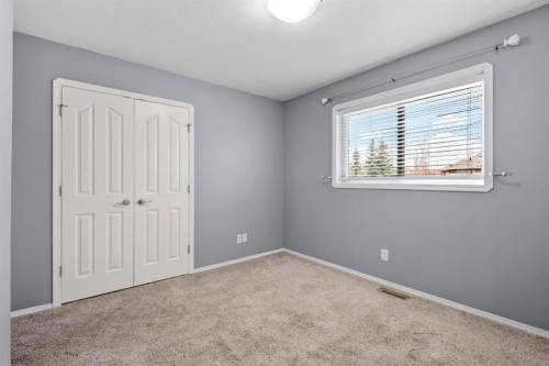 64 Isbister Close, Red Deer, AB - Indoor Photo Showing Other Room