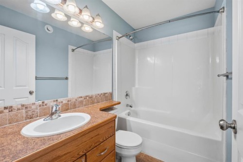 64 Isbister Close, Red Deer, AB - Indoor Photo Showing Bathroom