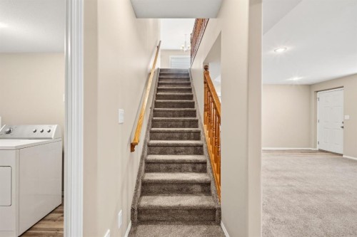 64 Isbister Close, Red Deer, AB - Indoor Photo Showing Other Room