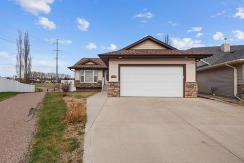 64 Isbister Close, Red Deer, AB - Outdoor