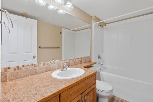 64 Isbister Close, Red Deer, AB - Indoor Photo Showing Bathroom