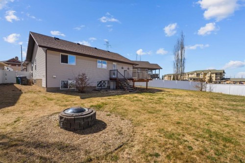 64 Isbister Close, Red Deer, AB - Outdoor