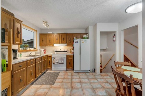 4623 31 Avenue Ne, Calgary, AB - Indoor Photo Showing Kitchen With Double Sink