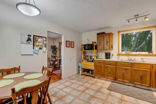 4623 31 Avenue Ne, Calgary, AB - Indoor Photo Showing Dining Room