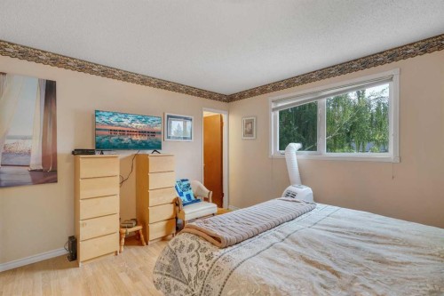 4623 31 Avenue Ne, Calgary, AB - Indoor Photo Showing Bedroom
