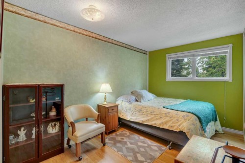 4623 31 Avenue Ne, Calgary, AB - Indoor Photo Showing Bedroom