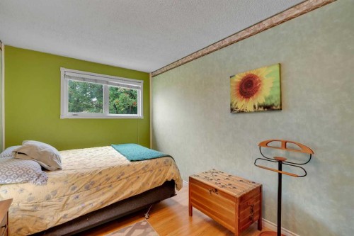 4623 31 Avenue Ne, Calgary, AB - Indoor Photo Showing Bedroom