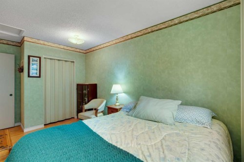 4623 31 Avenue Ne, Calgary, AB - Indoor Photo Showing Bedroom