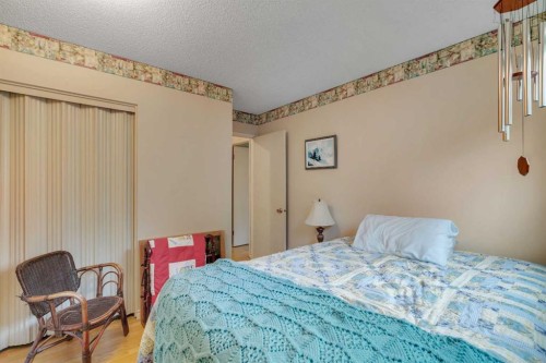 4623 31 Avenue Ne, Calgary, AB - Indoor Photo Showing Bedroom