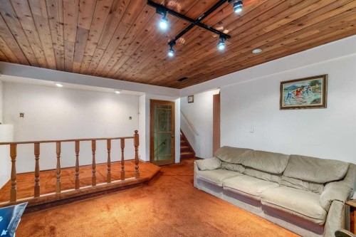 4623 31 Avenue Ne, Calgary, AB - Indoor