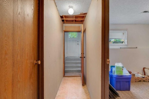 4623 31 Avenue Ne, Calgary, AB - Indoor Photo Showing Other Room
