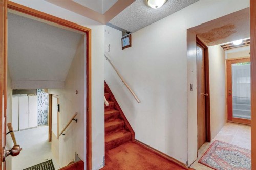 4623 31 Avenue Ne, Calgary, AB - Indoor Photo Showing Other Room
